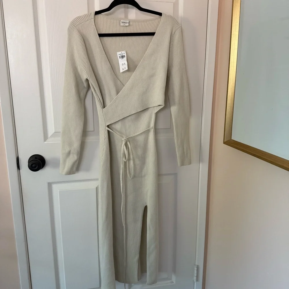 NWT Abercrombie & Fitch long sleeve wrap midi sweater dress cream Large petite - Picture 7 of 12